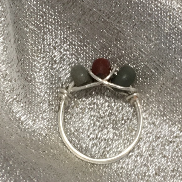 Silver plated wire ring with Jasper beads. - Picture 4 of 6